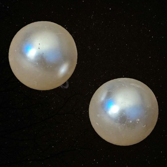 Large Richelieu Imitation Faux Pearl Clamp Screw Clip On Earring Vintage 60s - Picture 1 of 4